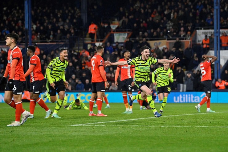 Video bóng đá Luton - Arsenal: Rượt đuổi khó tin, bật tung cảm xúc phút 90+7 (Ngoại hạng Anh) - 1